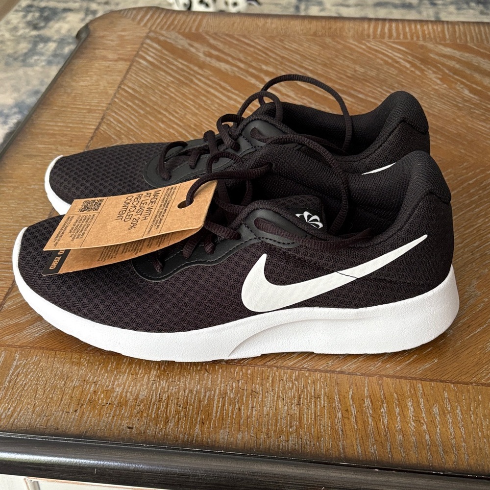 Nike women’s Black Mesh Sneakers with White Swoosh